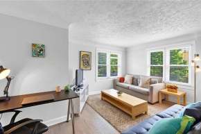 Luxury Downtown Retreat - Prime Spot - Sleeps 6